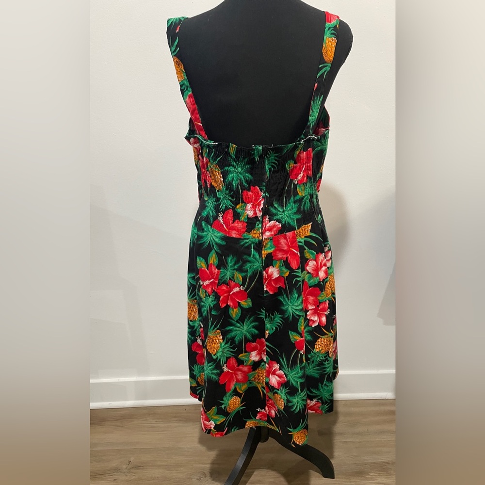 Gorgeous Tiki Dress!
🌺 - Picture 3 of 6